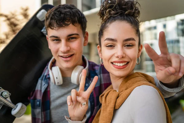Jeune Homme Femme Adolescent Couple Caucasien Frère Soeur Prendre Selfies — Photo