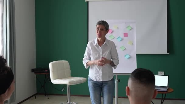 Coach Training Speak Explain Question Group Employees Seminar — Stock Video