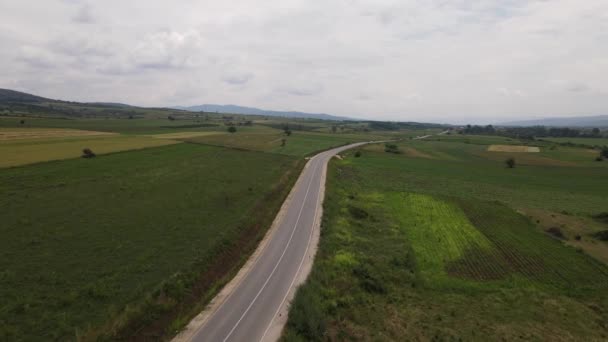 Αυτοκίνητο Αυτοκίνητο Στο Οδικό Ταξίδι Έννοια Εναέρια Drone Άποψη — Αρχείο Βίντεο