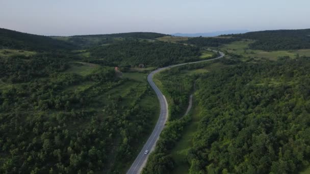 Drone Aeriene Drum Asfaltat Curbat Lanț Montan Timpul Autovehiculului Vară — Videoclip de stoc