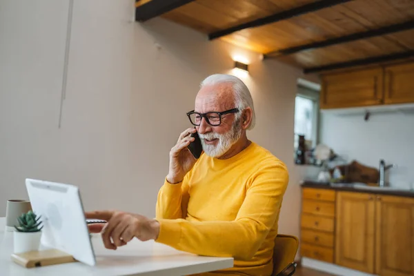 One Man Senior Caucasian Male Gray Beard Sit Day Use — Stock Photo, Image