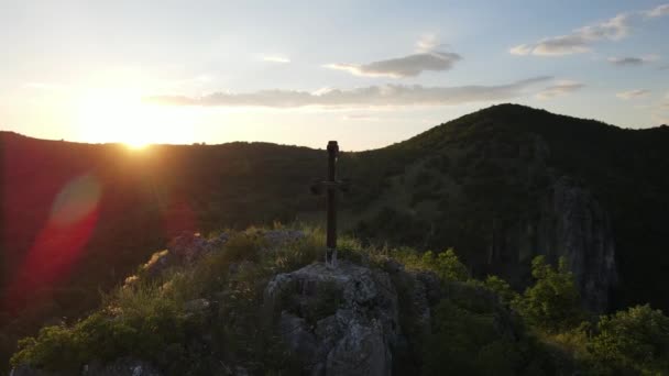 Croix Orthodoxe Sommet Colline Montagne Rocheuse Coucher Soleil Serbie Knjazevac — Video
