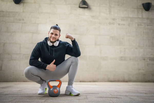 Jeden Muž Mladý Kavkazský Muž Sportovec Stojí Venku Den Pózování — Stock fotografie