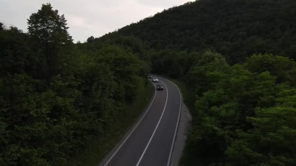 Aerial Drone Footage Curvy Asphalt Road Mountain Range Summer Evening — Stock Video