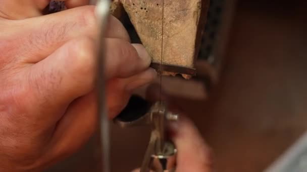 Close Hands Jeweler Jewelry Cut Gold Hacksaw — Stock Video
