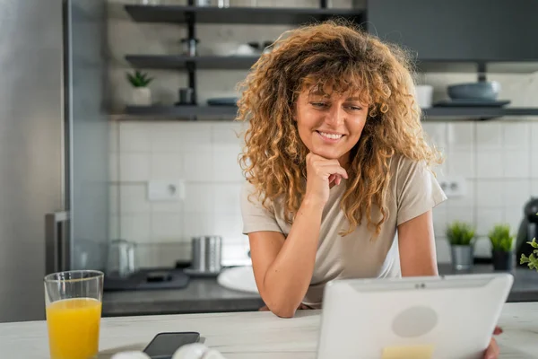 One Caucasian Woman Curly Hair Sit Home Use Digital Tablet — Stock Photo, Image
