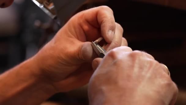Goldsmith Jewlerry Ring Making Process Adjusting Polish Gold Ring Raw — Stock Video