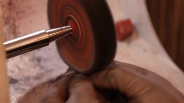 Goldsmith Jewlerry Ring Making Process Adjusting Polish Gold Ring Raw — Stock Video