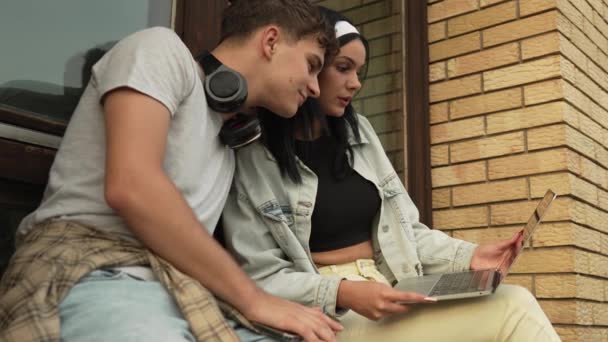 Csoport Tizenéves Diákok Szelfi Önarckép Előtt Iskola Egyetem Férfi Női — Stock videók