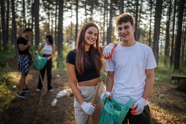 Portrait Couple Front Group Friends Volunteers Prepare Collect Garbage Waste — Stock Photo, Image