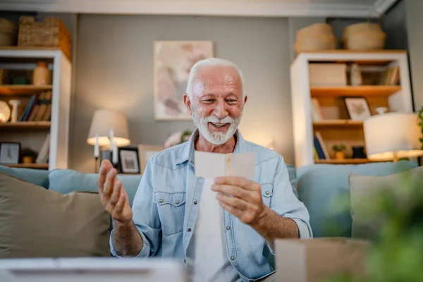 One Senior Man Grandfather Pensioner Gray Hair Beard Receive Presents — Stock Photo, Image