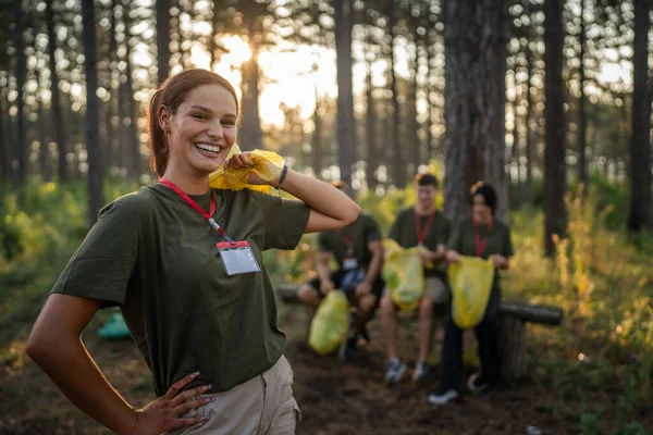 Portrait Caucasian Female Teenager Activist Volunteer Picking Waste Garbage Plastic — Stock Photo, Image