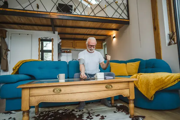 Ein Mann Glücklich Senior Kaukasischen Mann Mit Bart Gesund Feiern — Stockfoto