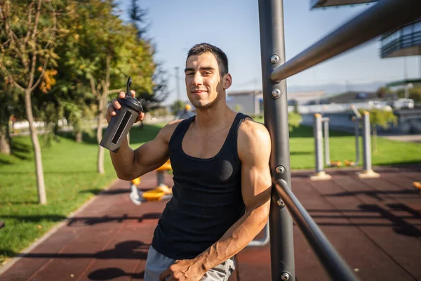 Один Кавказский Мужчина Молодой Спортсмен Время Тренировки Открытом Воздухе Парке — стоковое фото