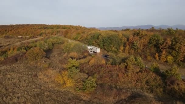 세르비아의 범위에서 나무와 드라이브 드라이브에 항공기 이미지 트레스 이바바 켄자바 — 비디오