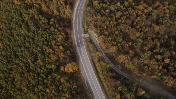 Samochód Jazdy Pasmie Górskim Natura Anteny Widok Jesienny Dzień — Wideo stockowe