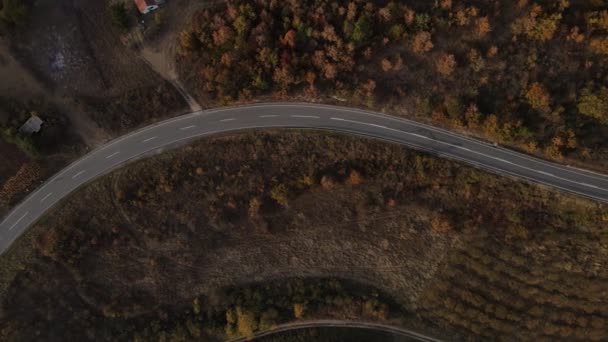 Drone Widok Lotu Próżni Asfaltowej Drogi Jesienią Pasmie Górskim — Wideo stockowe