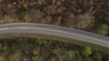 Sırbistan 'da Knjazevac yakınlarında sonbahar günü Tresibaba sıradağları hava sahasında kamyon şoförlüğü