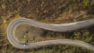 Sırbistan 'da Knjazevac yakınlarında sonbahar günü Tresibaba sıradağları hava sahasında kamyon şoförlüğü