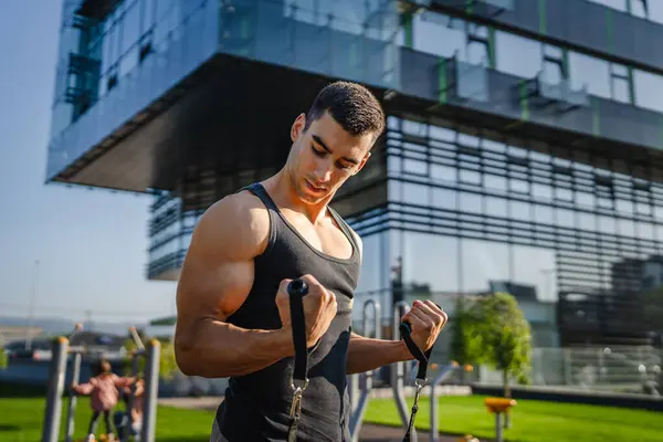 Volwassen Blanke Man Training Outdoor Stad Dag Mannelijke Atleet Met — Stockfoto