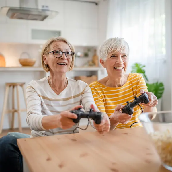 Duas Mulheres Seniores Amigos Irmãs Caucasianas Feliz Velhos Irmãos Pensionista — Fotografia de Stock