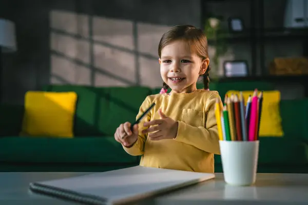 Toddler Girl Caucasian Child Play Crayons Home — Stock Photo, Image