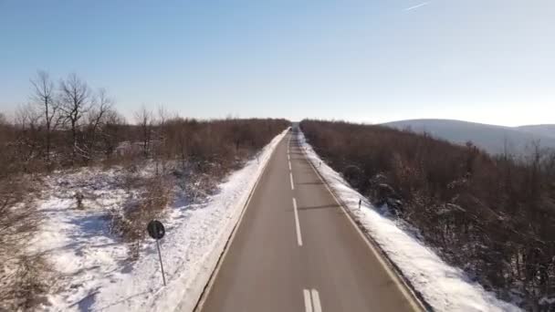 Autem Jízda Sněhu Zimní Den Silnici Sněhem Letecký Pohled Srbsku — Stock video