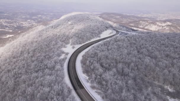Car Drive Snow Winter Day Road Mountain Range Aerial View — Stockvideo