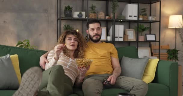 Coppia Uomo Donna Caucasico Marito Moglie Fidanzato Fidanzata Sedersi Sul — Video Stock