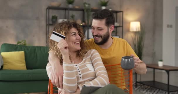 Pár Kaukázusi Férfi Férj Feleség Vagy Barát Barátnő Használja Digitális — Stock videók