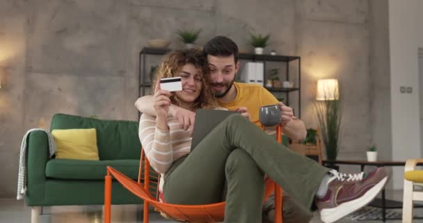 Pár Kaukázusi Férfi Férj Feleség Vagy Barát Barátnő Használja Digitális — Stock videók
