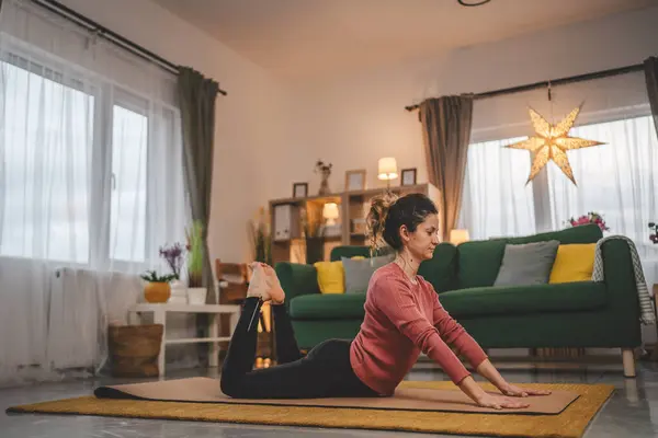 Woman Caucasian Female Practice Yoga Mat Living Room Home — Stock Photo, Image
