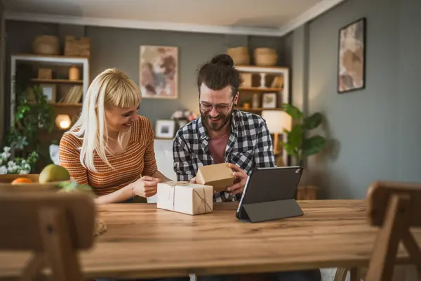 Couple Woman Man Open Presents Gift Video Call Online — Stock Photo, Image