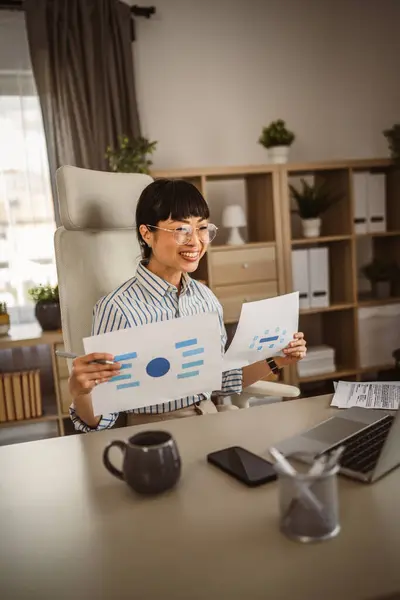 Mature Japanese Woman Hold Document Have Consultation Video Call — Stock Photo, Image