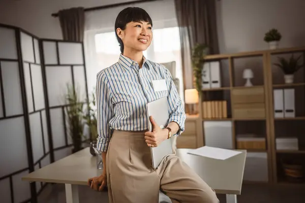 Portrait Japanese Mature Woman Hold Laptop Office — Stock Photo, Image