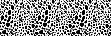 Dalmaçyalı benekleri ve inek izleriyle kusursuz desen. Hayvan kürkü dokusu yüzeyi. Soyut siyah beyaz benekli tasarım. Tekstil, duvar kağıdı ve ambalaj kağıdı için mükemmel..