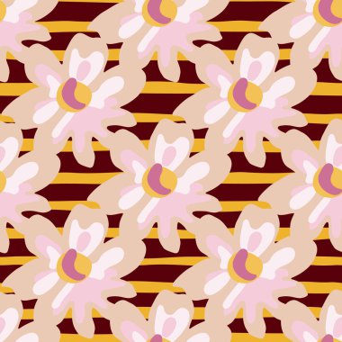 Canlı pembe çiçek deseni, simetrik ve görsel olarak memnun edici bir tasarım yaratıyor..