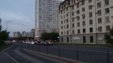 Akşam şehir zaman dilimi 4K görüntüsü