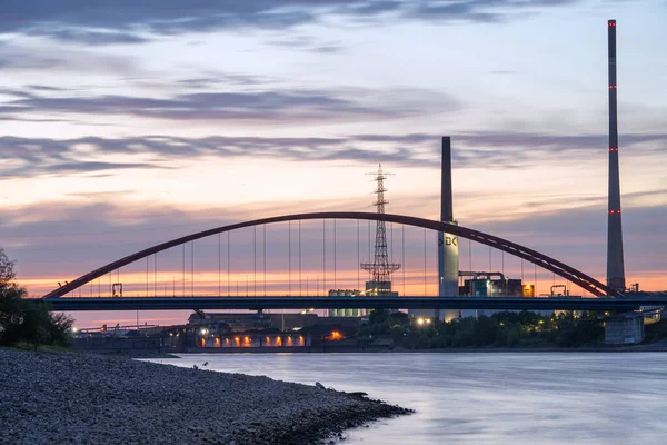 Duisburg Tyskland Juli 2022 Industriområde Nära Floden Rhen Solnedgången Den — Stockfoto
