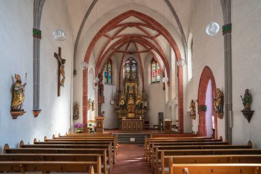 MONREAL, Almanya - 10 Eylül 2022 'de Almanya' da Monreal Kilisesi 'nin ana koridorunda görüntülendi.