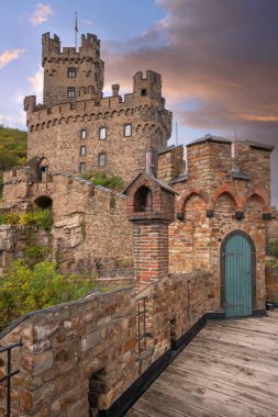 NIEDERHEIMBACH, GERMANY - 6 Ekim 2021: 6 Ekim 2021: Niederheimbach, Ren Vadisi, Almanya