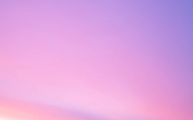 Pastel renkli bulutlarla akşam gökyüzü