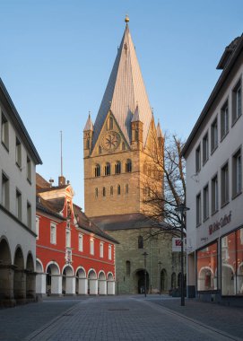 SOEST, GERMANY - 9 Nisan 2023: 9 Nisan 2023 'te Kuzey Ren Vestfalya, Almanya' da Soest 'in eski binaları ile tarihi bölge