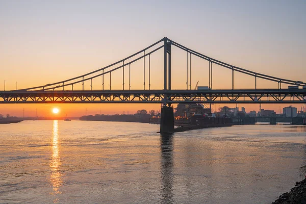 Gamla Bron Över Floden Rhen Solnedgången Krefeld Nordrhein Westfalen Tyskland — Stockfoto