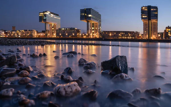 Cologne Γερμανια Απριλιου 2023 Πανοραμική Εικόνα Σύγχρονων Κτιρίων Στο Λιμάνι — Φωτογραφία Αρχείου
