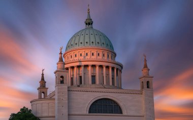 Potsdam şehir merkezindeki tarihi binalara karşı akşam gökyüzü, Brandenburg, Almanya