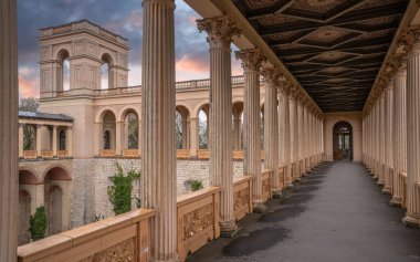 Potsdam, Almanya - 29 Mart 2024: Potsdam şehir merkezindeki tarihi kaleler 29 Mart 2024 'te Brandenburg, Almanya' da gökyüzüne karşı