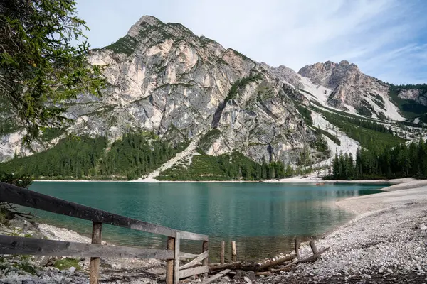 Güney Tirol 'ün ünlü Prag Vadisi, İtalya ve Avrupa' daki manzarasının panoramik görüntüsü