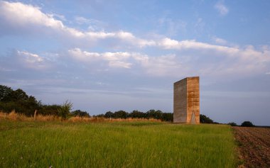 Mechernich, Almanya - 19 Ağustos 2024: Rahip Klaus Field Kilisesi 'nin panoramik görüntüsü 19 Ağustos 2024' te Kuzey Ren Vestfalya, Almanya