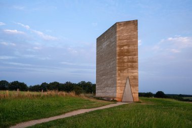 Mechernich, Almanya - 20 Ağustos 2024: Rahip Klaus Field Kilisesi 'nin panoramik görüntüsü 20 Ağustos 2024' te Kuzey Ren Vestfalya, Almanya